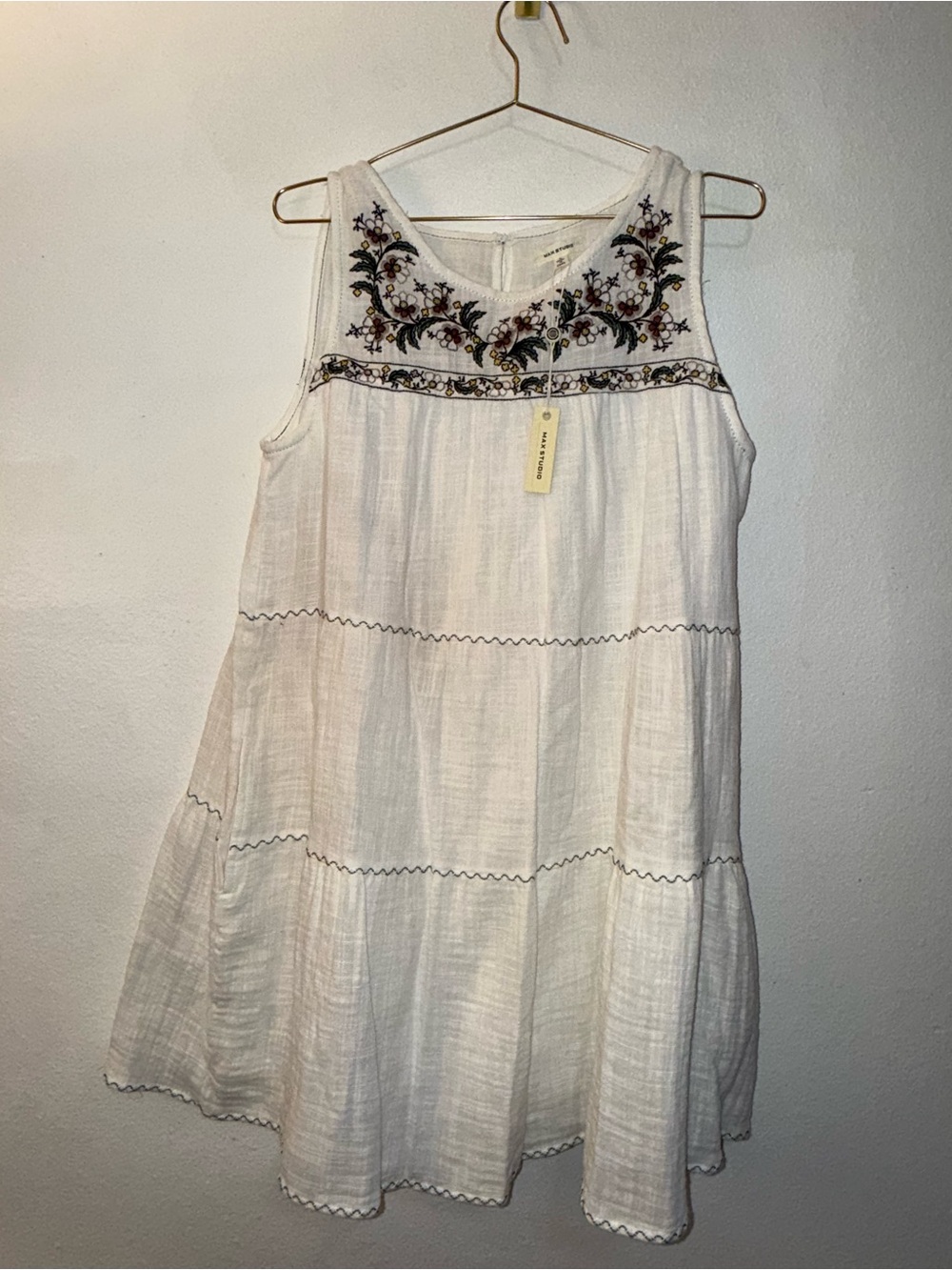 Max Studio White Sleeveless Embroidered Mini Dress
